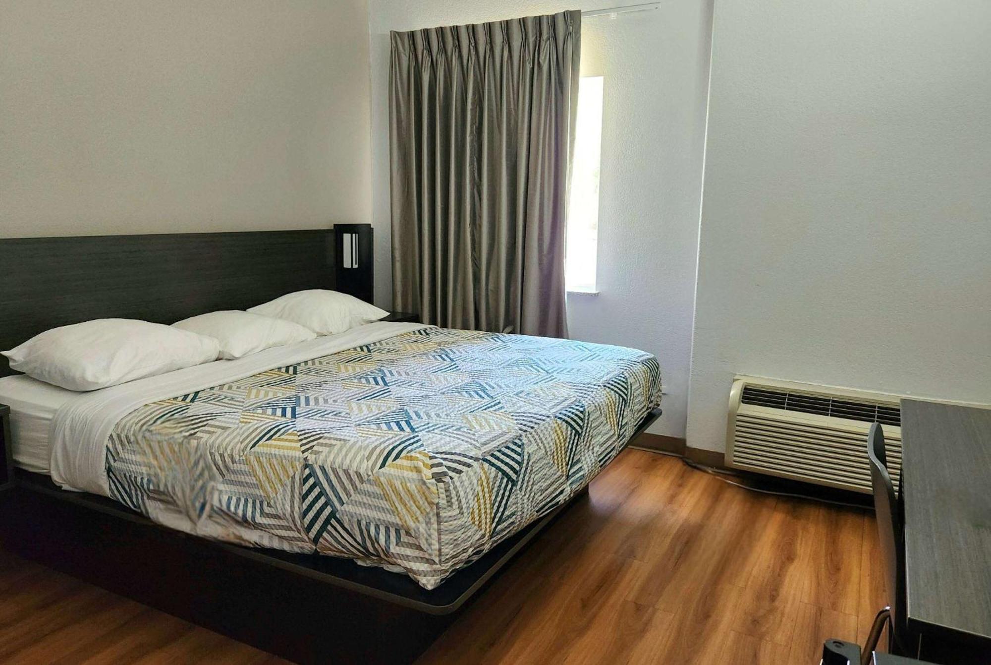 Baymont By Wyndham San Antonio Airport Hotel Buitenkant foto