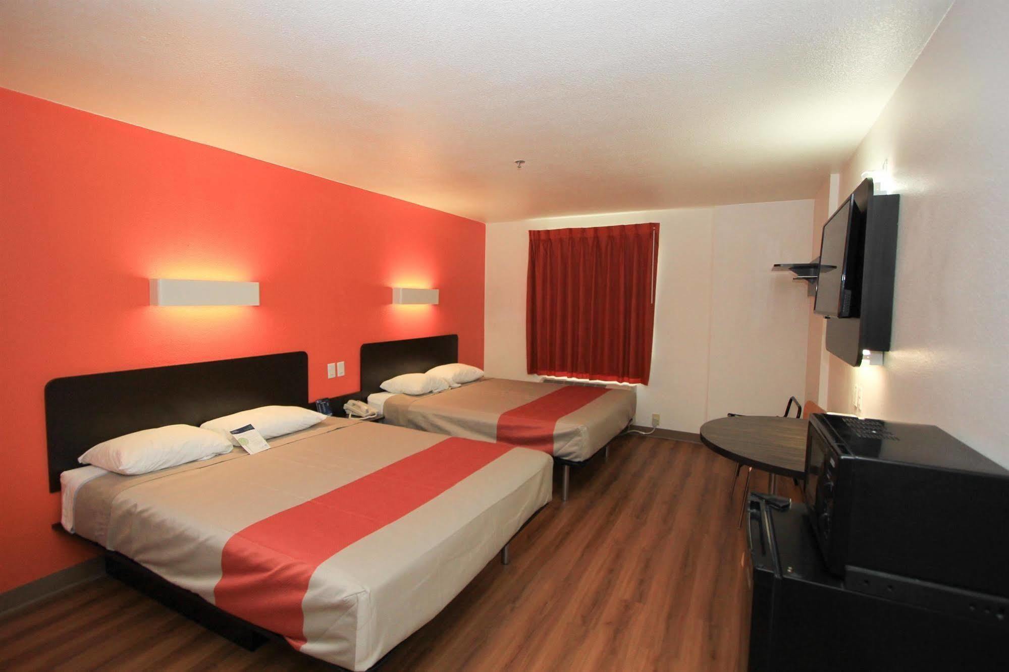 Baymont By Wyndham San Antonio Airport Hotel Buitenkant foto