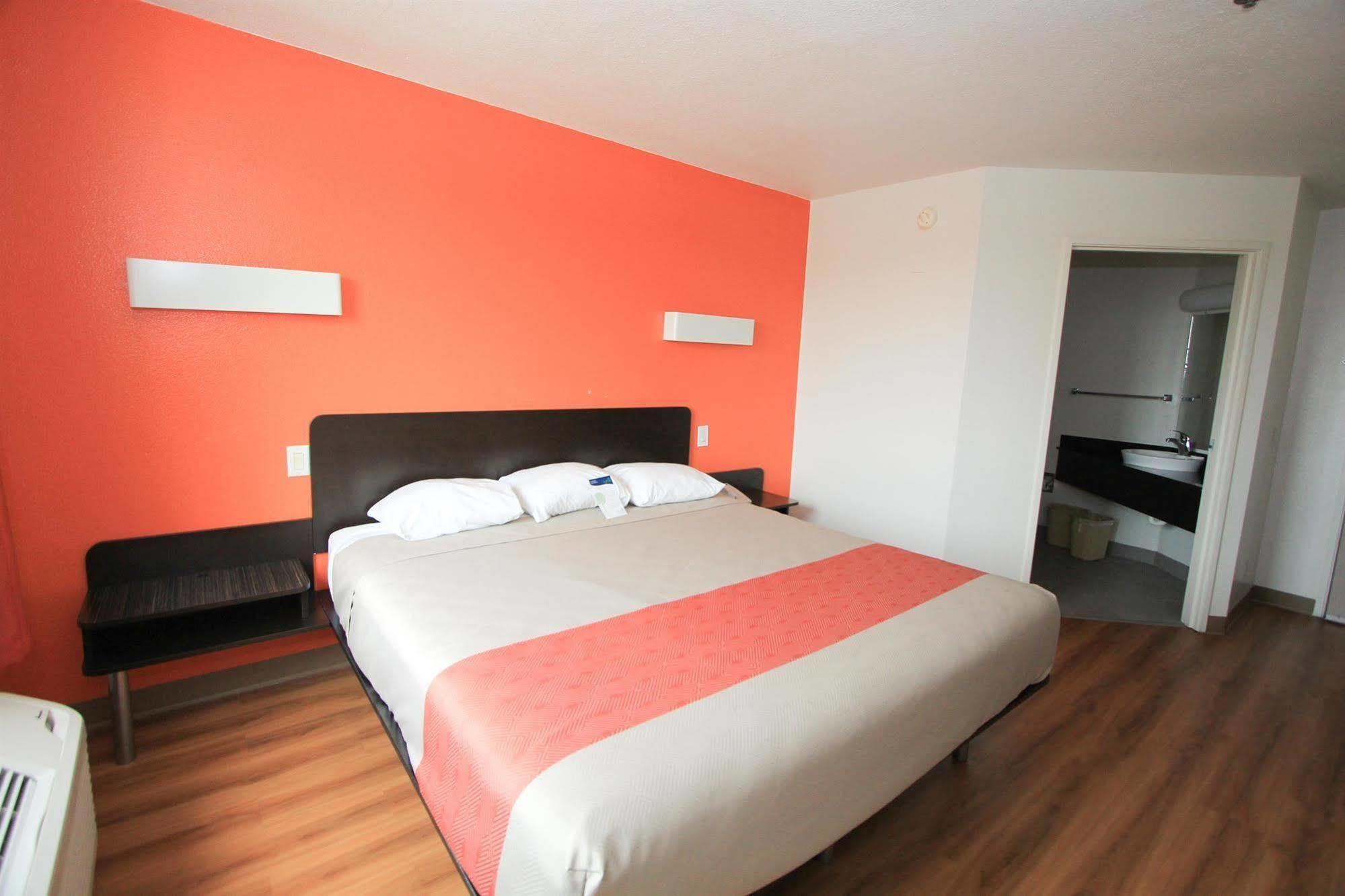 Baymont By Wyndham San Antonio Airport Hotel Buitenkant foto