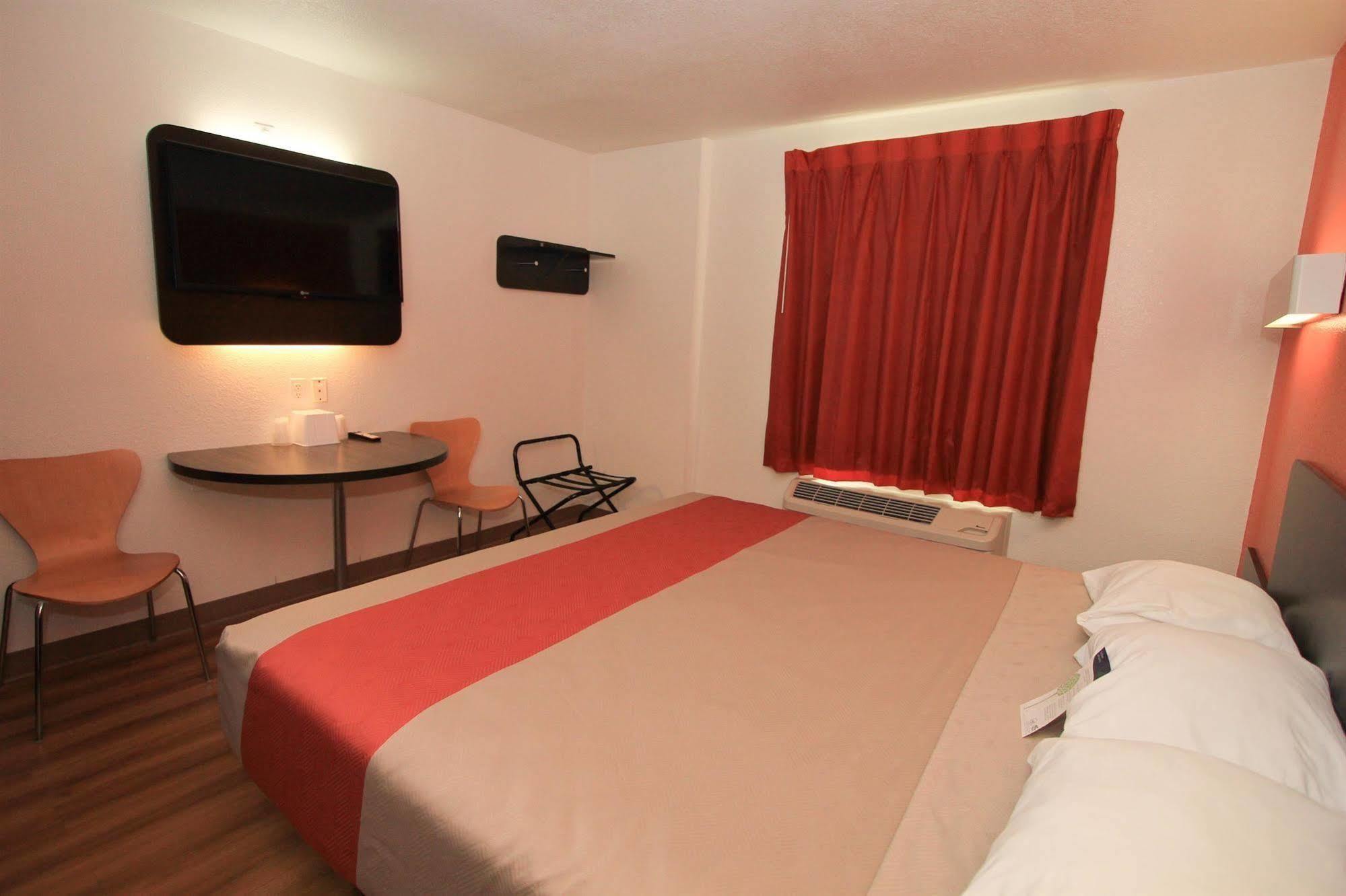 Baymont By Wyndham San Antonio Airport Hotel Buitenkant foto