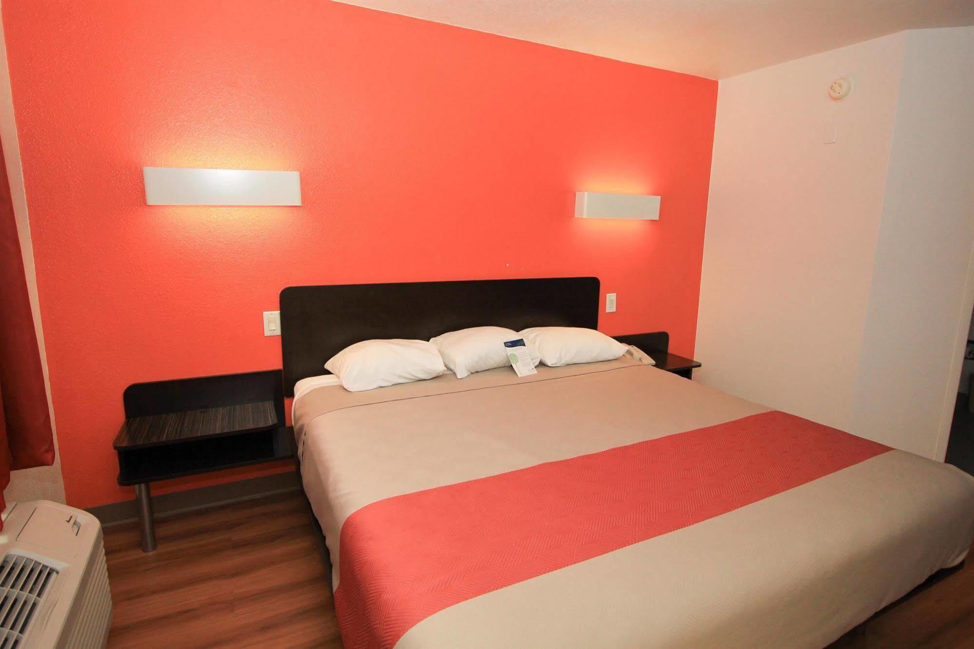 Baymont By Wyndham San Antonio Airport Hotel Buitenkant foto