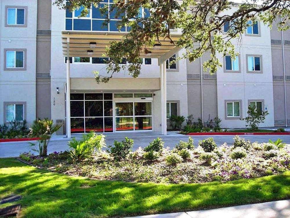 Baymont By Wyndham San Antonio Airport Hotel Buitenkant foto