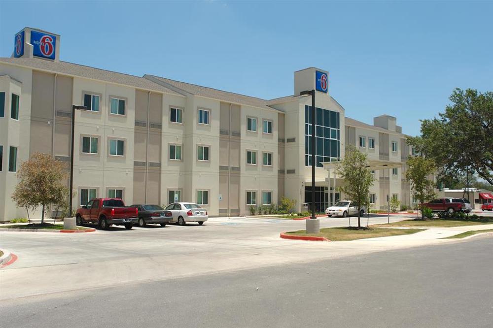 Baymont By Wyndham San Antonio Airport Hotel Buitenkant foto